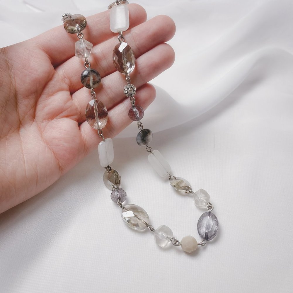33" Ann Taylor Loft Grey White Neutral Beaded Acrylic Glass Silver Link Necklace - Picture 11 of 12